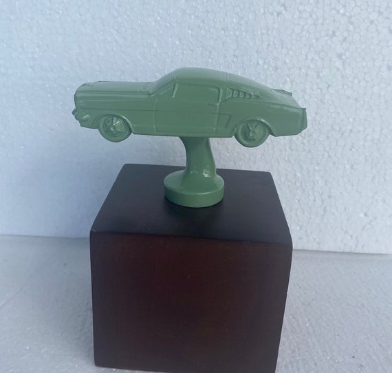 Vintage Topper 1964-1/2 Vintage Green Ford Mustang Car Hood Ornament all metal USA