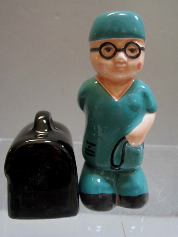 A Vintage 3” Doctor and Bag Salt and Pepper Ceramic Collectables  Style 457