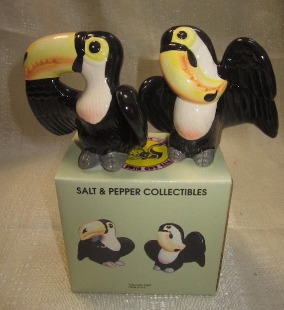 A Vintage Ceramic Pair of Toucan Parrots Birds Salt and Pepper Shakers ~ Style #477