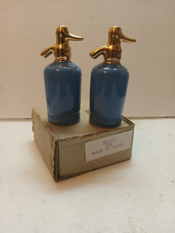 Vintage ceramic novelty SELTZER BOTTLES Salt and Pepper Shaker Set. Made in 1980's Japan - STYLE: #922