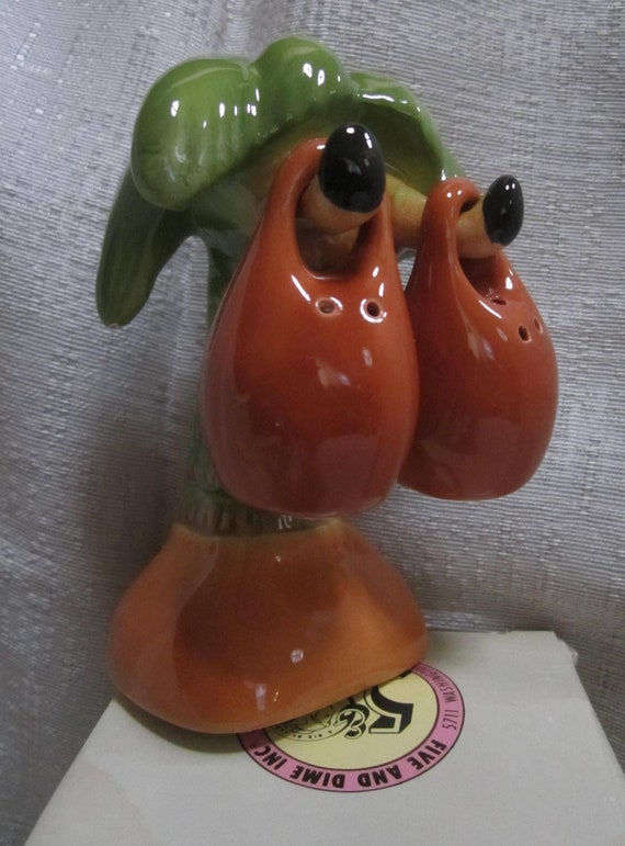 A Vintage Ceramic 3 piece set of a Palm Tree with 2 Coconuts Salt and Pepper Shakers ~ Style #912