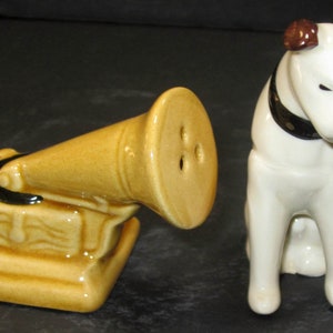 Vintage Ceramic Nipper Victor Edison 3&quot; Dog and Phonograph salt and pepper shakers in a Printed Box,NOS old stock - Style #742