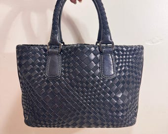 Borsa tote vintage da donna Jennifer Tattanelli in pelle intrecciata nera, stile anni 2000.