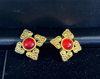 Vintage 1980s-90s Chanel Women's Gold Tone Red Gripoix Glass Clip-On Earrings