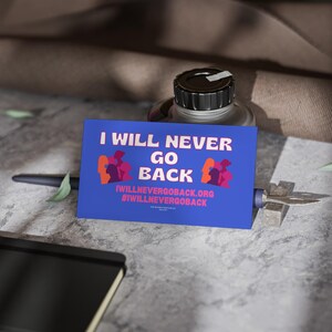 Zusters verzetten zich tegen Mysoginy "I Will Never Go Back!" Luid en duidelijk. Let other Women We are United -- Visitekaartjes verspreid het woord