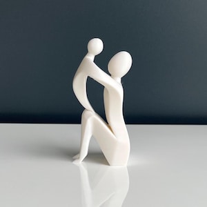 Mother and Child Sculpture – 3D Printed Minimalist Art, New Mom Gift, Modern Home Decor, White PLA Figurine (10cm)