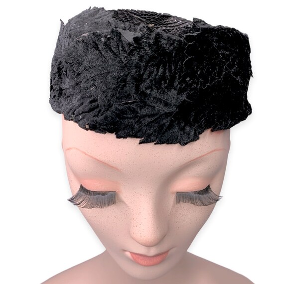 Vintage 40s Black Velvet Leaf Sequin Skull Cap Pi… - image 7