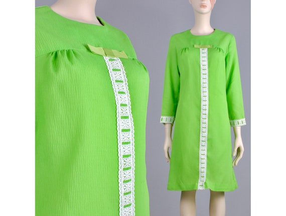 L Vintage 1960s Bright Green White Crochet Lace Lo