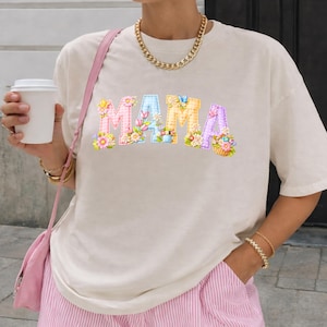 Könnte beinhalten: Ein handgefertigtes Holzschneidebrett mit natürlicher Oberfläche. Das Brett hat eine Baumkante auf einer Seite und eine rechteckige Form. Es ist ca. 46 cm lang, 30 cm breit und 2,5 cm dick.