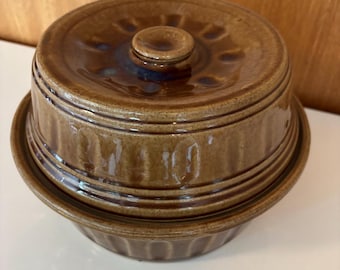 Vintage 1940's USA McCoy brown pottery covered crock pot. 2 pieces.