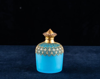 Antieke Franse opaline glazen parfumflesje verguld emaille filigraan mount satijnblauw
