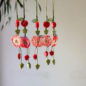 Colgante para teléfono Apple de dibujos animados: Cordón de muñeca Kawaii Y2K