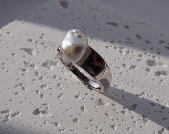 Sterling Silver Baroque Pearl Ring ｜ Modern Minimalist Jewelry ｜Unique Freshwater Pearl Ring for Women