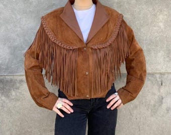 Chaqueta vaquera de ante con flecos: estilo vaquera vintage