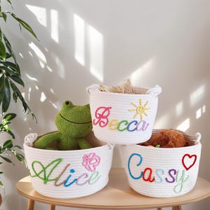 Personalisierter Baby Geschenkkorb, Benutzerdefinierte Neugeborenen Korb, Babypartygeschenk, Handgemachter Seil Korb, Namenskorb für Babyparty