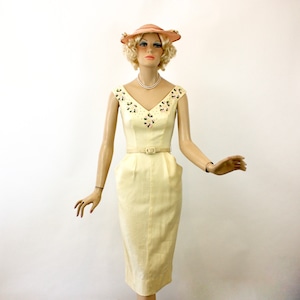 Vintage 50s Wiggle Dress  Pale Yellow Linen Sheath Rhinestones Floral Appliqués Size 10 Bust 36