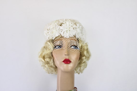 60s Floral Hat White Silk Flowers w Pearls Tulle … - image 2