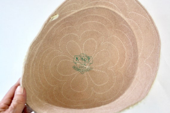 40s Cloche Hat  Tan Felt Wool w White Angora Yarn… - image 10