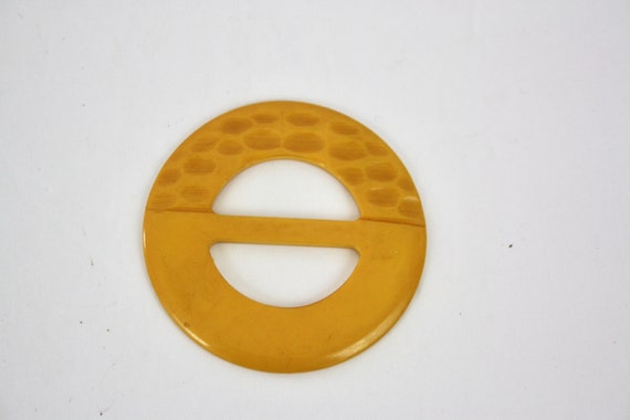 40s Bakelite Belt Buckle  Yellow Carved Bakelite … - image 3