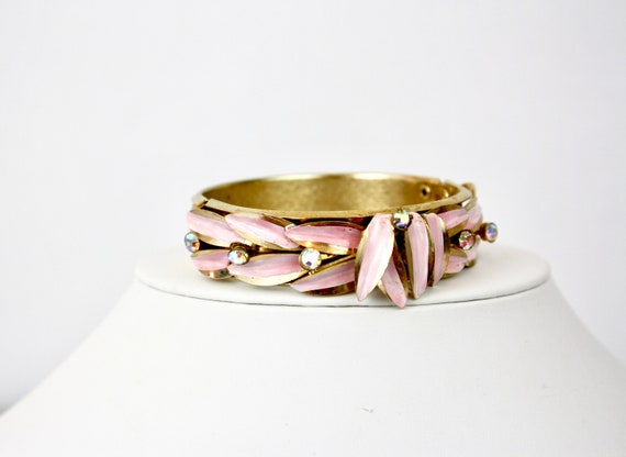 Vintage 50s  Bracelet Gold Metal w Pink Enamel Le… - image 1