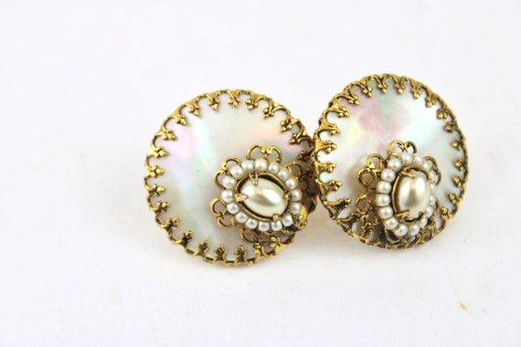 Vintage Pearl & Gold Earrings Round MOP Shell Scr… - image 5