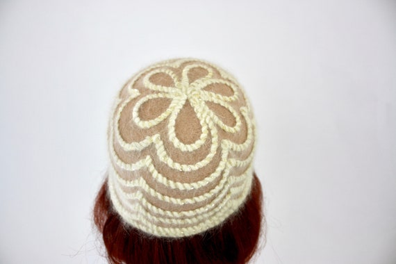 40s Cloche Hat  Tan Felt Wool w White Angora Yarn… - image 8