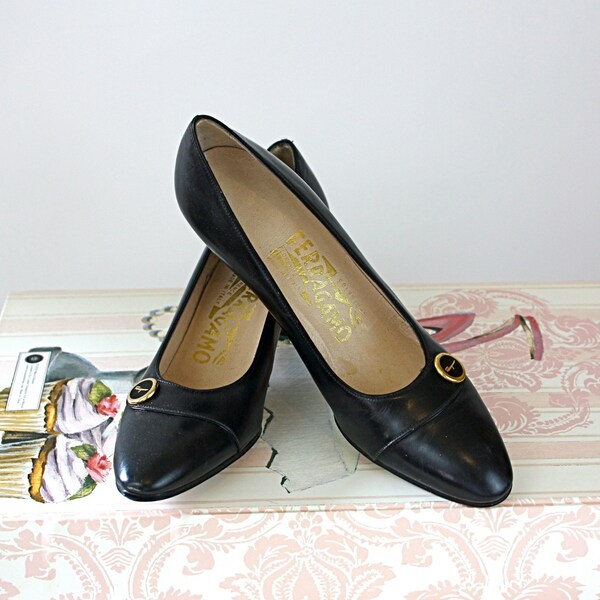 80s Salvatore Ferregamo  Shoes Black Leather Pointed Toe Pumps Size 5 half