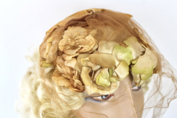 50s Silk Floral Veil Hat Green & Light Brown Tull… - image 2