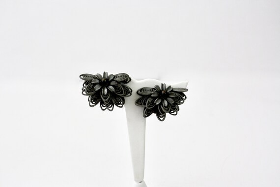 50s Flower Earrings NOS Large Silver Grey  Plasti… - image 3