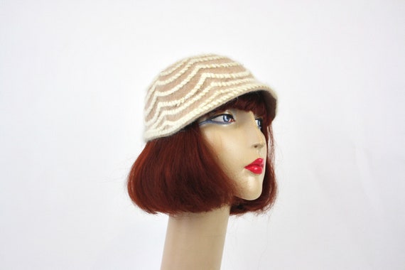40s Cloche Hat  Tan Felt Wool w White Angora Yarn… - image 1