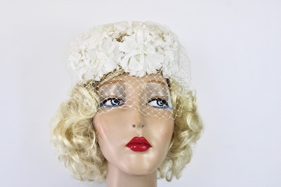 60s Floral Hat White Silk Flowers w Pearls Tulle … - image 1