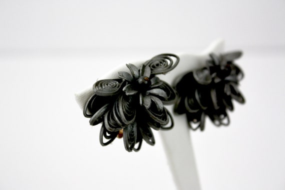 50s Flower Earrings NOS Large Silver Grey  Plasti… - image 5