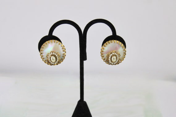 Vintage Pearl & Gold Earrings Round MOP Shell Scr… - image 2