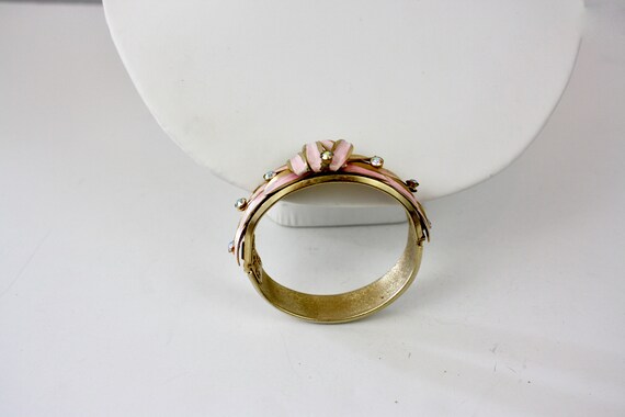 Vintage 50s  Bracelet Gold Metal w Pink Enamel Le… - image 5