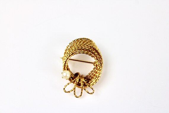 Vintage Pearl Brooch Gold Circle w Cultured Pearl - image 1