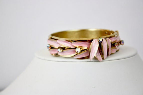 Vintage 50s  Bracelet Gold Metal w Pink Enamel Le… - image 3