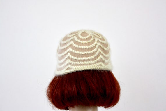 40s Cloche Hat  Tan Felt Wool w White Angora Yarn… - image 7