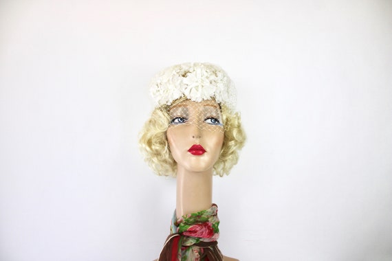60s Floral Hat White Silk Flowers w Pearls Tulle … - image 5