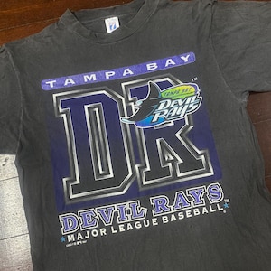 Camiseta vintage dos anos 90 do Tampa Bay Devil Rays da MLB, desbotada pelo sol.