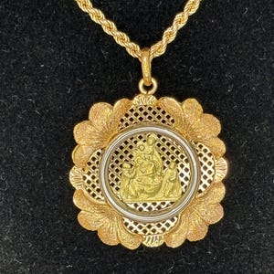 Vintage Madonna Di Napoli Pendant in 18K Yellow Gold, Timeless Religious Keepsake & Great Gift, Stamped 7.52G