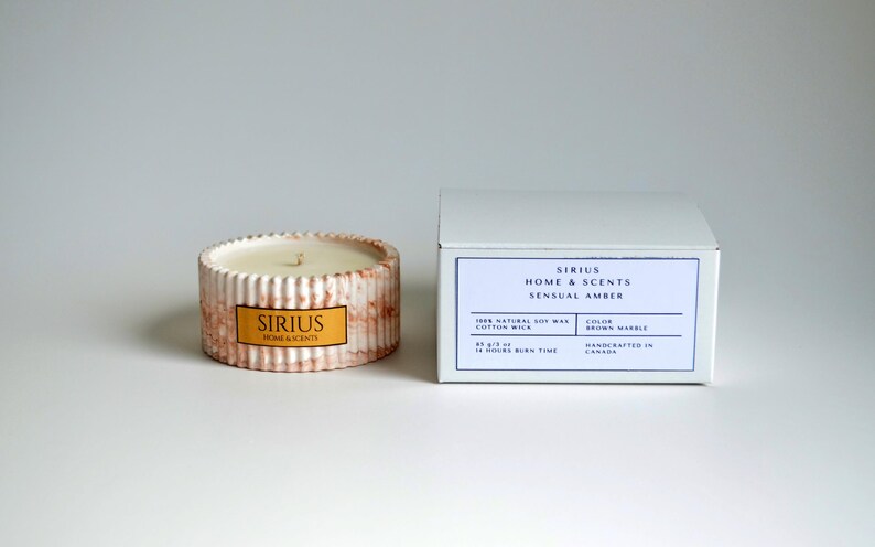 Vela de soja pequena com estampa de mármore marrom • Vela artesanal de 85g • Diversos aromas • Pavio de madeira ou algodão • Ideal para decoração de velas imagem 2