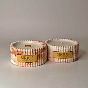 Vela de soja pequena com estampa de mármore marrom • Vela artesanal de 85g • Diversos aromas • Pavio de madeira ou algodão • Ideal para decoração de velas imagem 5