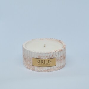 Vela de soja pequena com estampa de mármore marrom • Vela artesanal de 85g • Diversos aromas • Pavio de madeira ou algodão • Ideal para decoração de velas imagem 6