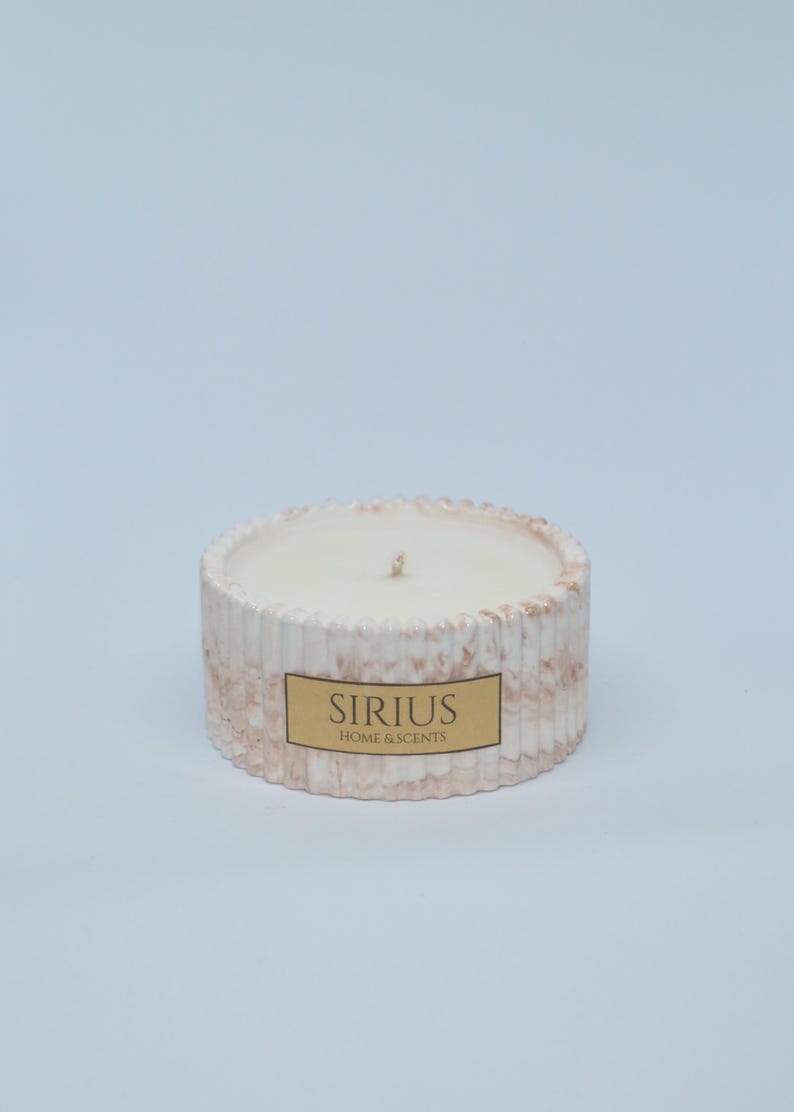 Vela de soja pequena com estampa de mármore marrom • Vela artesanal de 85g • Diversos aromas • Pavio de madeira ou algodão • Ideal para decoração de velas imagem 6