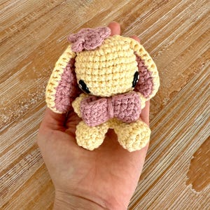 Mini Amigurumi Bunny with Pink Bow – Handmade Crochet Plush Toy – Soft Stuffed Animal – Cute Baby Shower Gift – Kawaii Bunny Decor