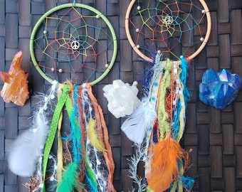 Signo de paz Dreamcatcher, Tie Dye Dreamcatcher, LGBTQ, Boho Dreamcatcher, Rainbow Gifts, Hippie decoración
