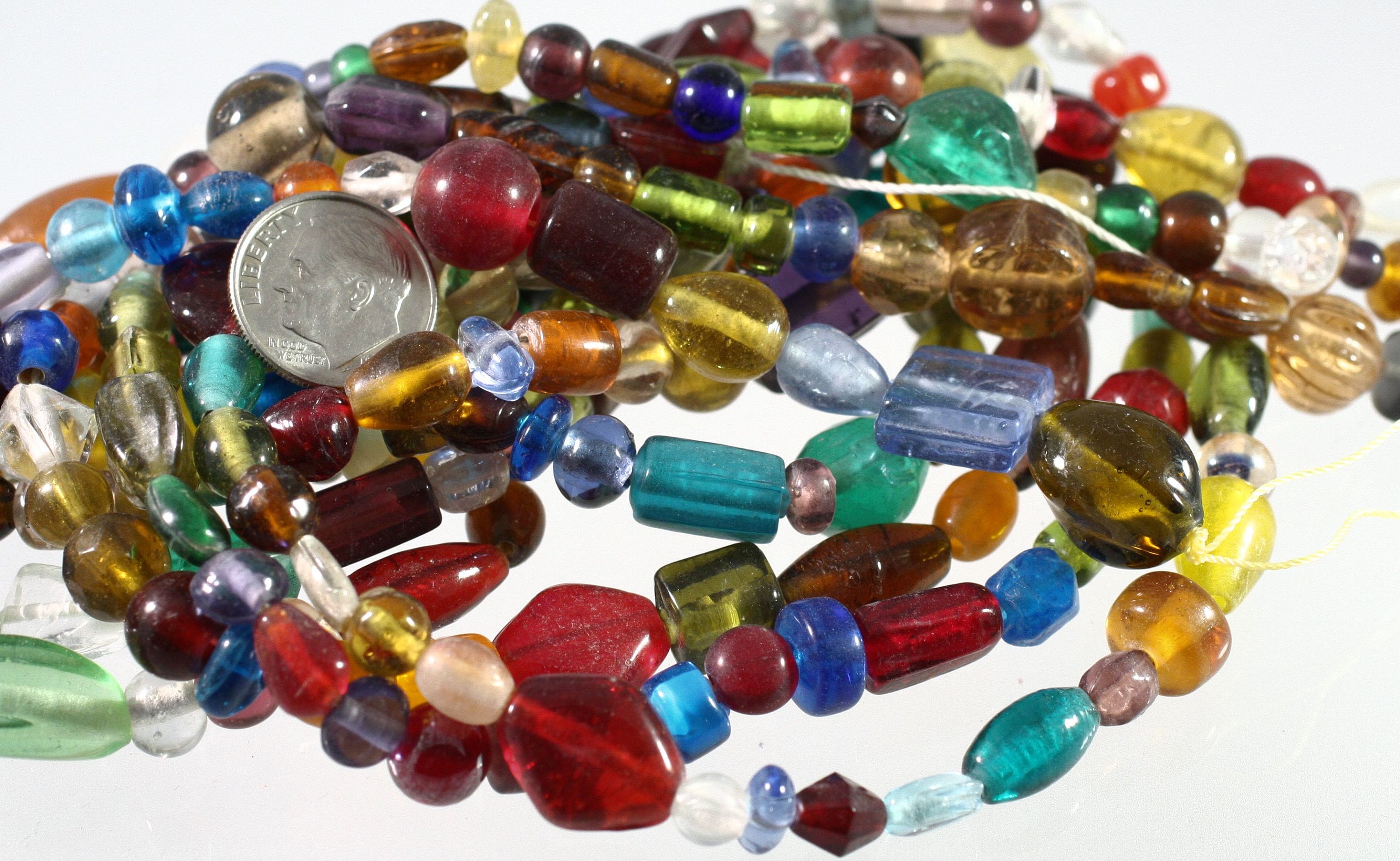 Vintage Strand Crystal Resin Tinsel Beads Mixed Colors Round Pendants 22mm (18 Beads)