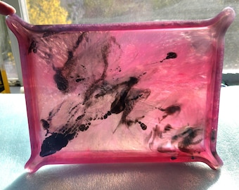 Handcrafted Pink Resin Tray – Artistic Jewelry Dish, Vanity Decor