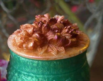 Handcrafted miniature trinket box – perfect for storing rings, earrings, or small treasures. Unique, colorful, and a charming gift or keepsa
