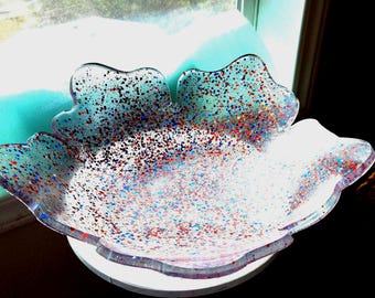 Handcrafted artisanal bowl. Red white and blue colors. Peefect for labor day. Floral design. Great addition for any home. Unique artistic